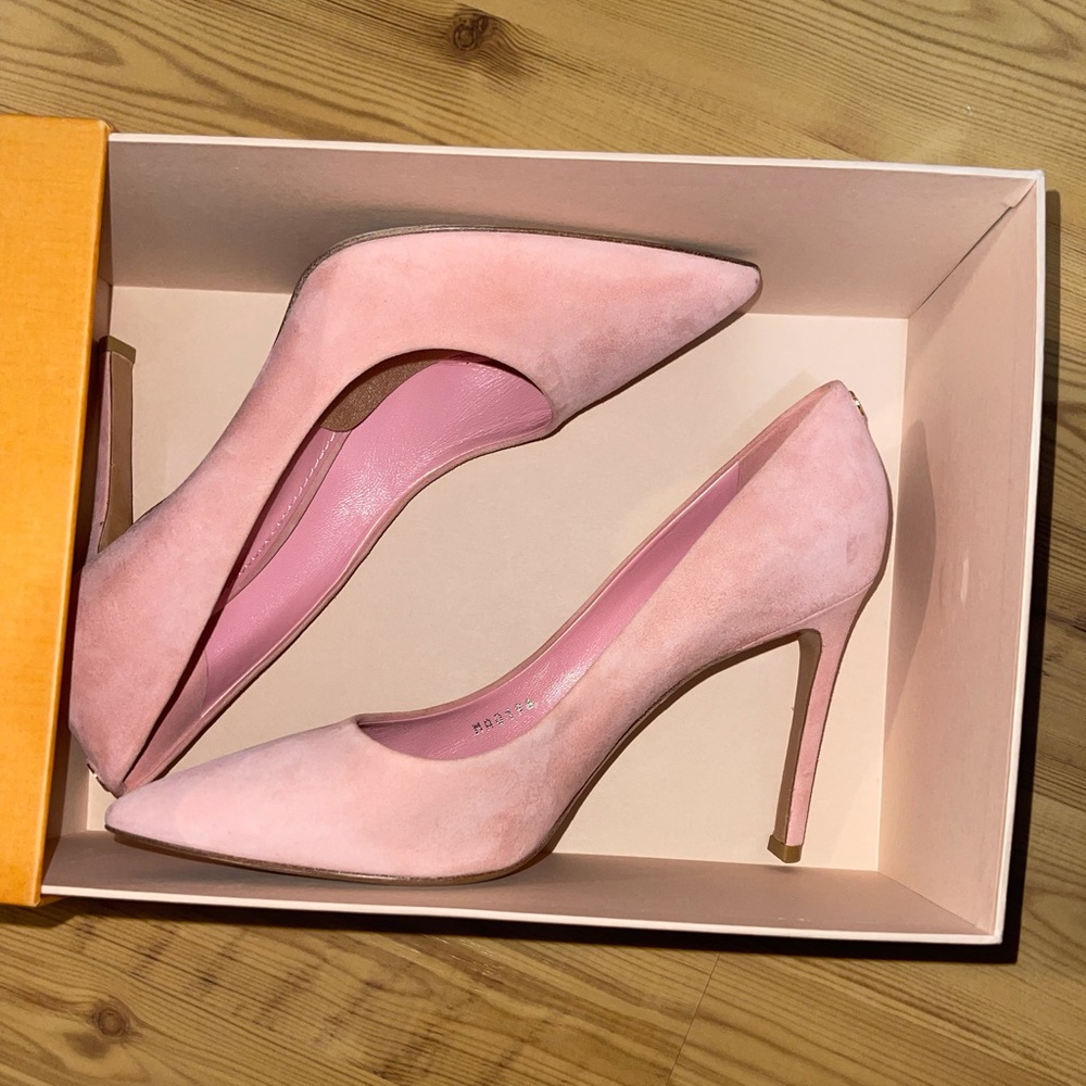 Louis Vuitton Pumps - Picture 9 of 11